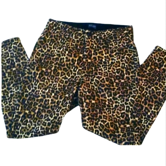 Bold Elements Cut to Curve Leopard Print Jeans - Picture 2 of 10